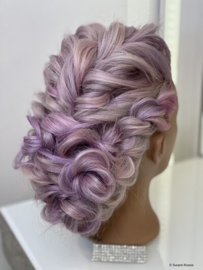 Elsa’s training head, golden blonde